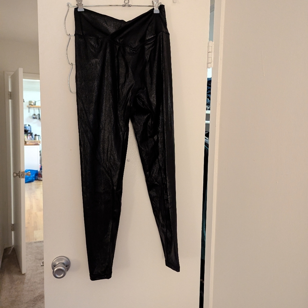 EUC Large BuffBunny Viper Legging In Black Dragon